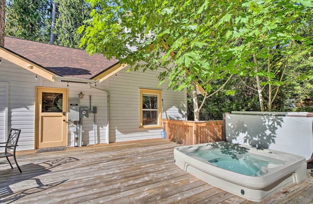 Cozy 'black Bear Retreat' by Mount Rainier!
