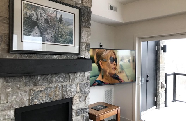 Cozy Blue Mountain Condo -Ski, Swim, Hike, Enjoy
