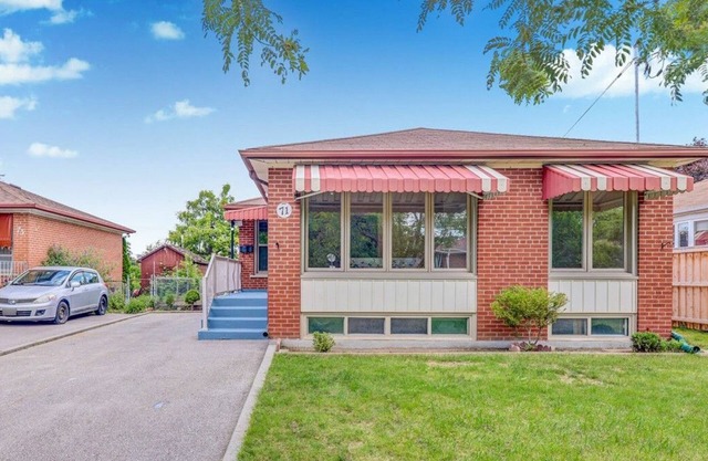 Cozy BMST bedroom with private bathroom near Sheppard 401 and Birchmount#4