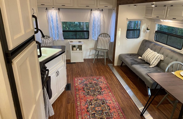 Cozy Boho Camping in 1Bedroom RV-5 min from Renfest!