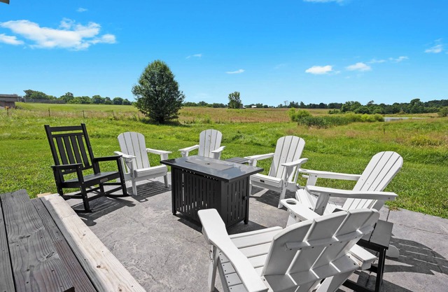 Bourbon Trail Getaway | Jacuzzi Tub & Scenic Views