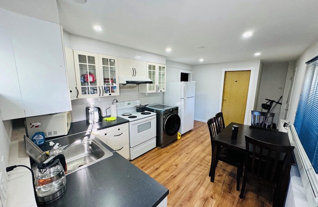 Cozy.brand new suite.near pool