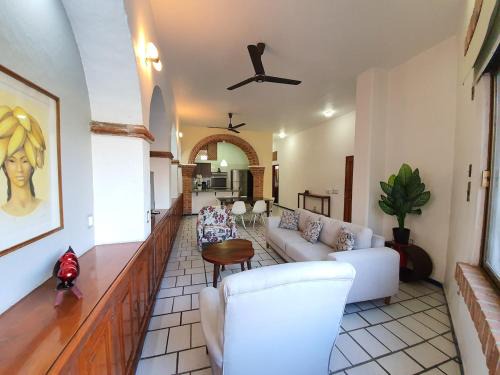 Cozy & Bright Apartment Near The Beach and Close Walk To Malecon