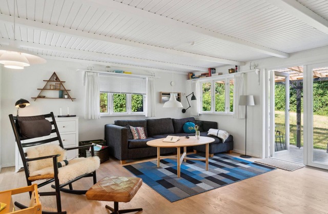 Cozy, bright cottage with annex in a sheltered, naturally beautiful location.