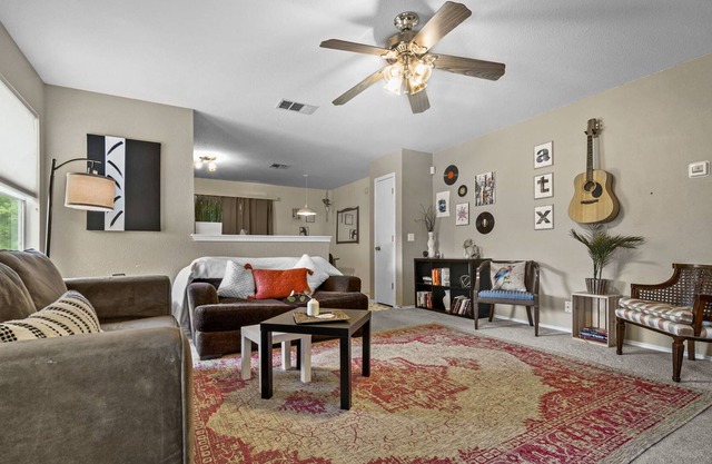 Cozy ♥ Budget/Dog Friendly◈ Manor ◈ Yard w/Firepit