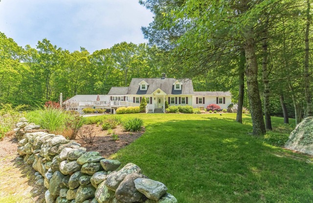 Cozy Bungalow Just Minutes from Mystic, Westerly Beaches, Boating and Casinos! by RedAwning
