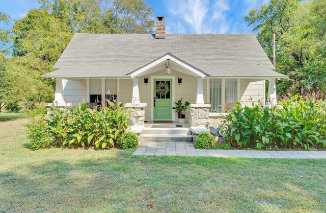 Cozy Bungalow Minutes from Chattanooga!