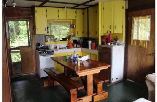 Cozy Semi-Off Grid waterfront Cottage with spacious property - Pet Friendly