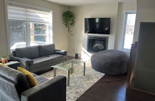 Cozy Retreat: 2BR Haven with Warm Touches
