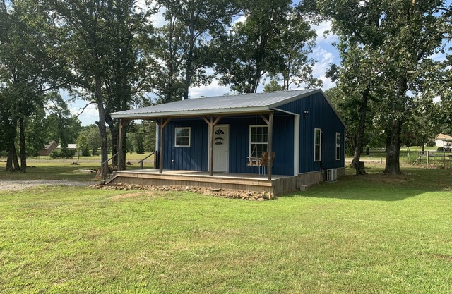 Cozy cabin 2 miles from Little Red River world renowned trout fishing