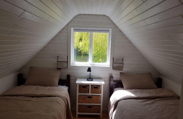 Ferienhaus auf einer Hobby Farm! Nur 5 Minuten zum See und 2 Minuten bis zur HWY