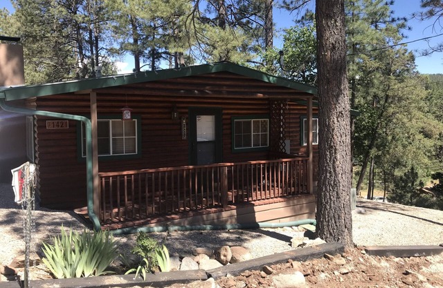 COSY CABIN, 2Br / 1Ba Zentralheizung, 6 PRS HOT TUB