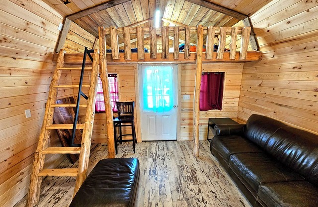 Cozy cabin 8 minutes from Ark Encounter!!