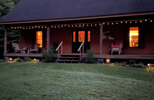 Cozy cabin, amazing location for snowmobiling, skiing, hiking, climbing.