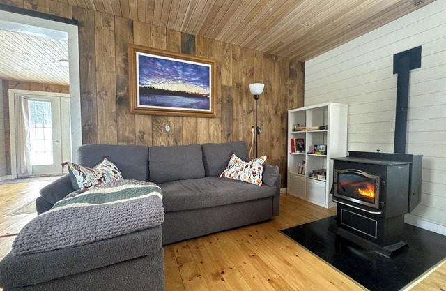 Cozy Cabin and Sauna in the Forest near Bon Echo Provincial Park