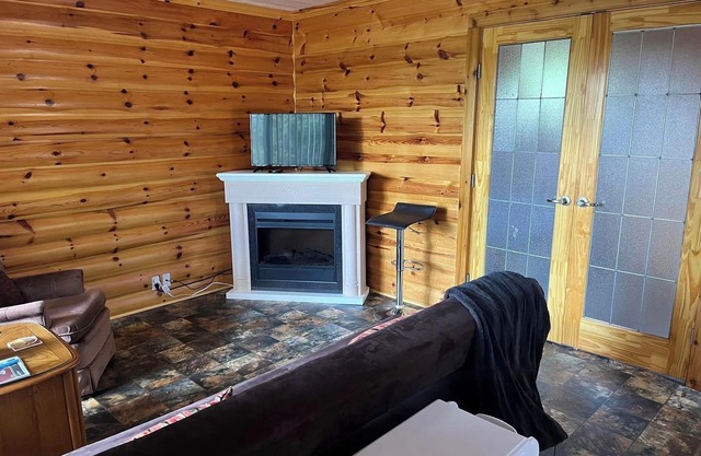 Cozy Cabin at Kannata Valley Sleeps 4 Overlooking Last Mountain Lake Pets Okay