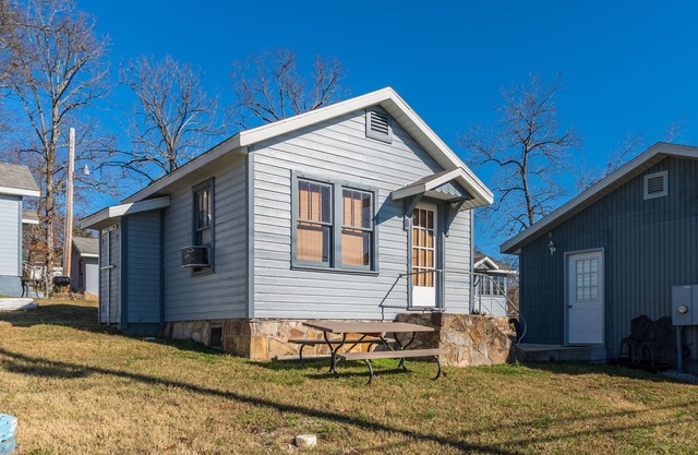Cozy Cabin at Rockaway Rentals near Branson