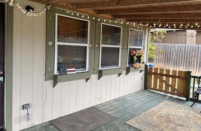 Cozy Cabin by Lake Whitney!