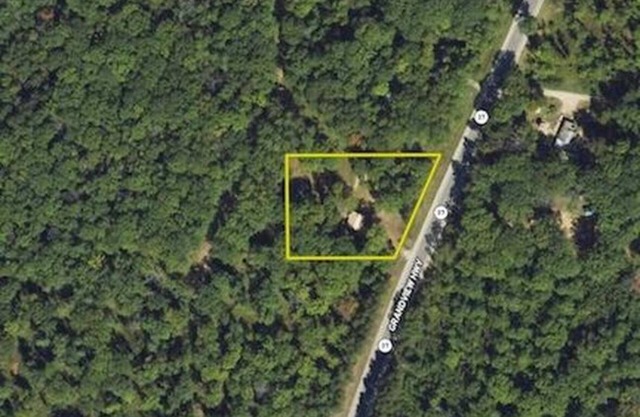 Cozy Cabin close to skiing, hunting, fishing, paddling, and swimming, and trails