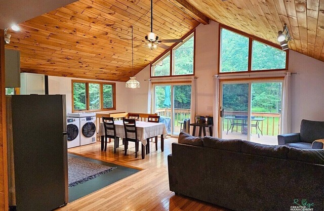 Cozy Cabin Escape | Firewood Hot Tub & Stargazing