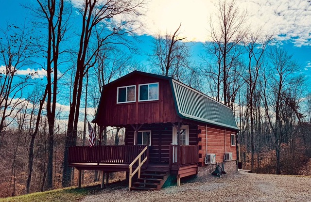 Cozy Cabin Escape w/Hot Tub, King Bed & Fire Pit