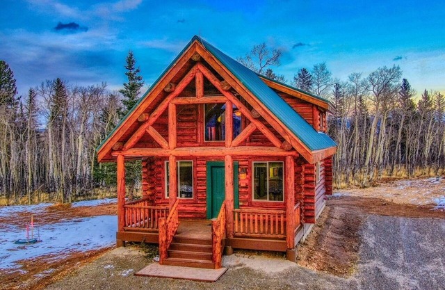 Cozy Cabin for the Outdoor Enthusiast