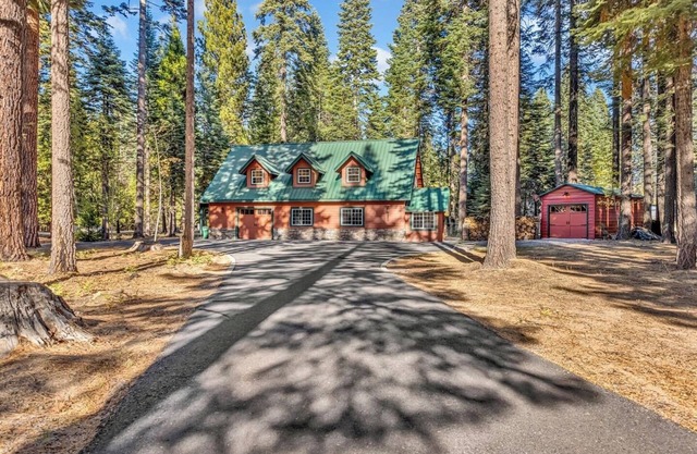 Cozy Cabin & Gameroom in Chester