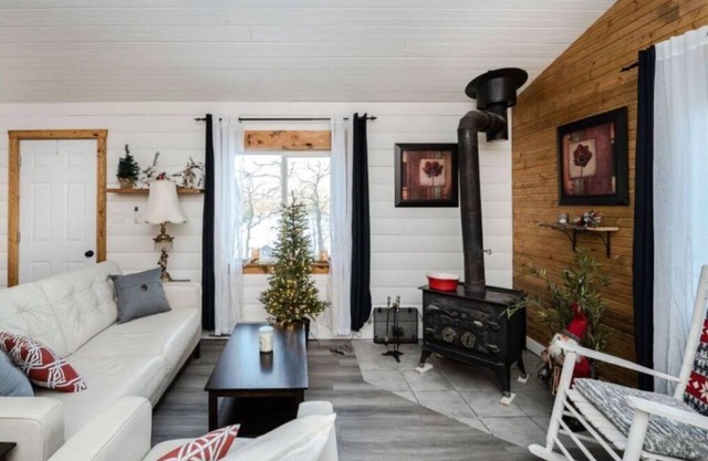 Cozy Cabin Getaway in St. Malo - Cabin 16
