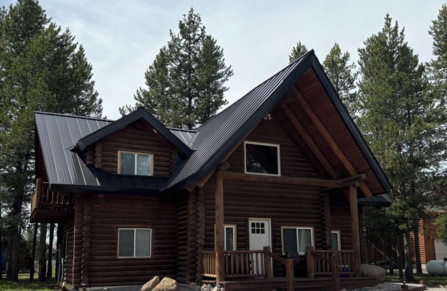 Cozy Cabin Getaway {DBL Master Suites!} 40 minutes to West Yellowstone
