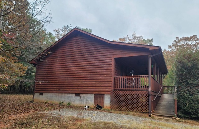 Cozy cabin in charming Columbus. Minutes from Equestrian Center, vineyards etc..