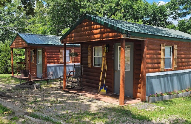 Cozy cabin in lovely Richland with WiFi, AC
