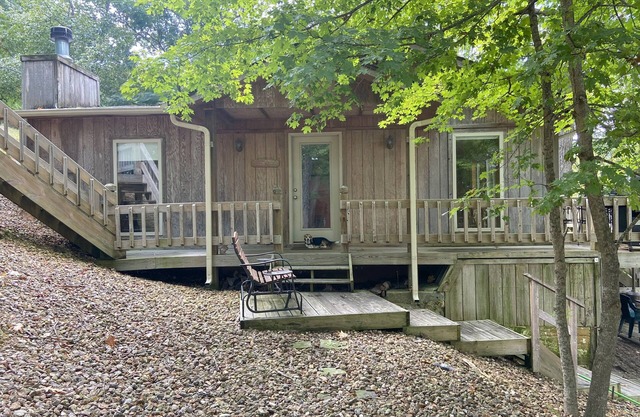 Cozy Cabin in Quiet Cove with Private Boat Dock
