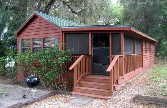 Cozy Cabin in riverfront resort