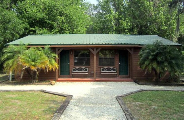 Cozy Cabin in riverfront resort
