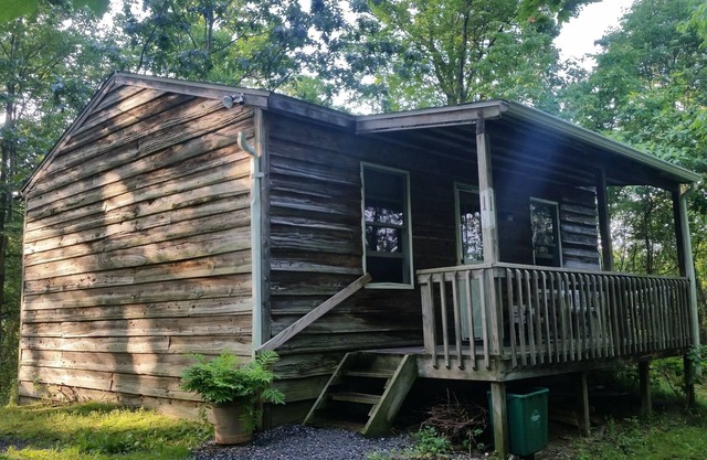 Gemütliche Hütte im Wald in der Nähe von Raystown Lake