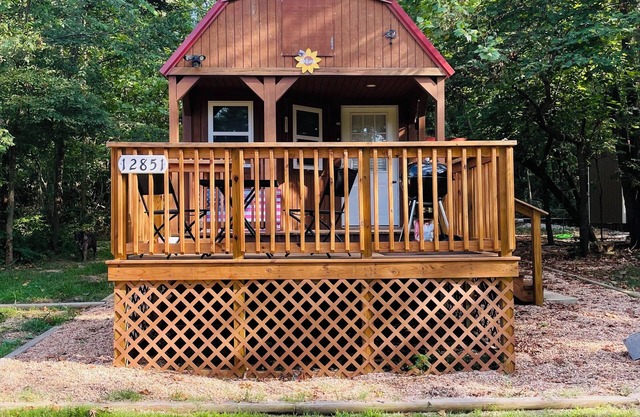 Cozy cabin in the woods in scenic Garfield with WiFi, AC