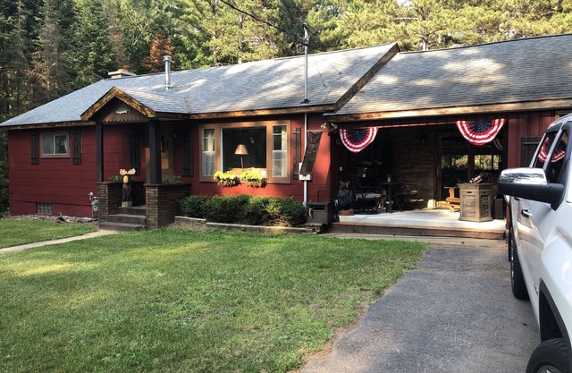 Cozy cabin in the woods by Lake Nokomis and Bearskin trails