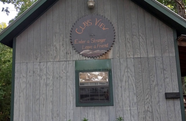 Cozy cabin in the woods. Peaceful and only 15 minutes to Mountain View.