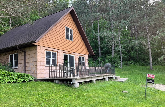 Gemütliche Hütte im Wald