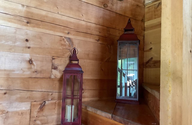 Cozy cabin in wonderful Hillsboro with WiFi, AC