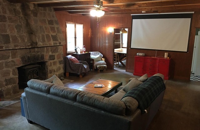Cozy cabin just steps to the beach!