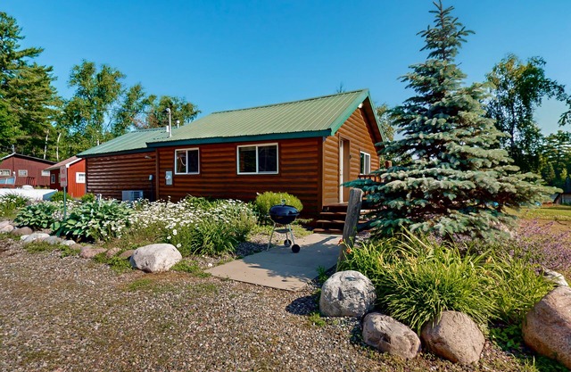 Cozy Cabin located on the Turtle Flambeau Flowage, great for all seasons!