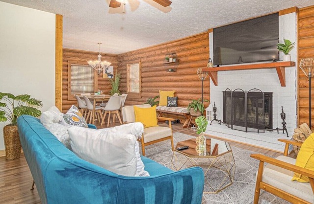Cozy cabin near historic downtown Suwanee