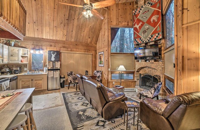 Cozy Cabin Near Massanutten Resort and Water Park!