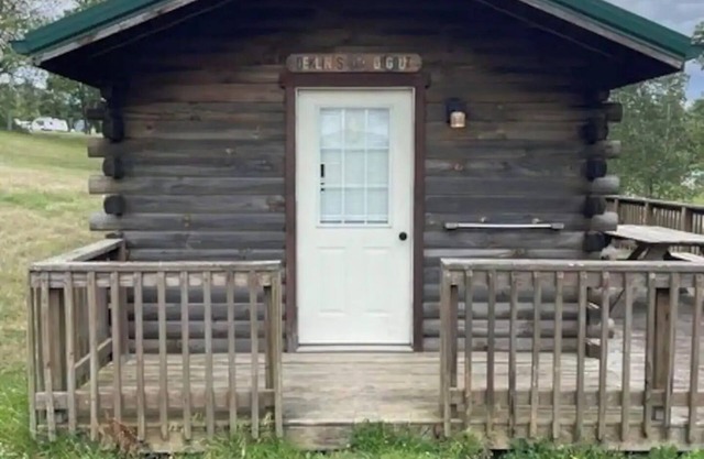 Cozy Cabin near Seneca Lake