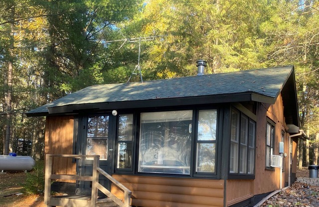 Cozy cabin nestled on the quiet shores of Gull Lake