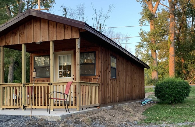 Cozy Cabin on the Cayuga-Seneca River with Lake access $147/night