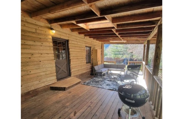 Cozy Cabin on the Golf Course