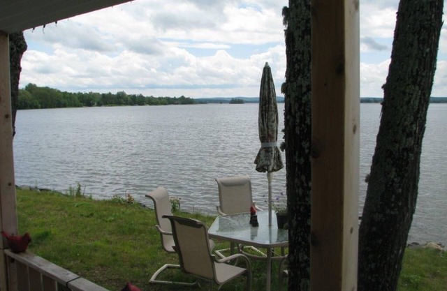 Cozy Cabin on The Lake
