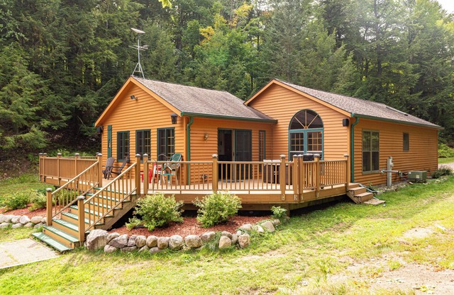 Cozy Cabin On The Lake